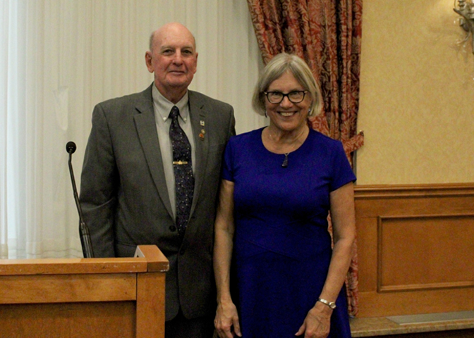 Photo: Paul Sutherland (left) receiving his award from Chair of the VON Board of Directors, Cyndy De Giusti