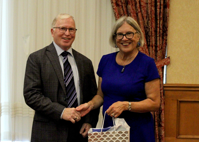 Photo: Howard Shears (left) receiving his award from Chair of the VON Board of Directors, Cyndy De Giusti
